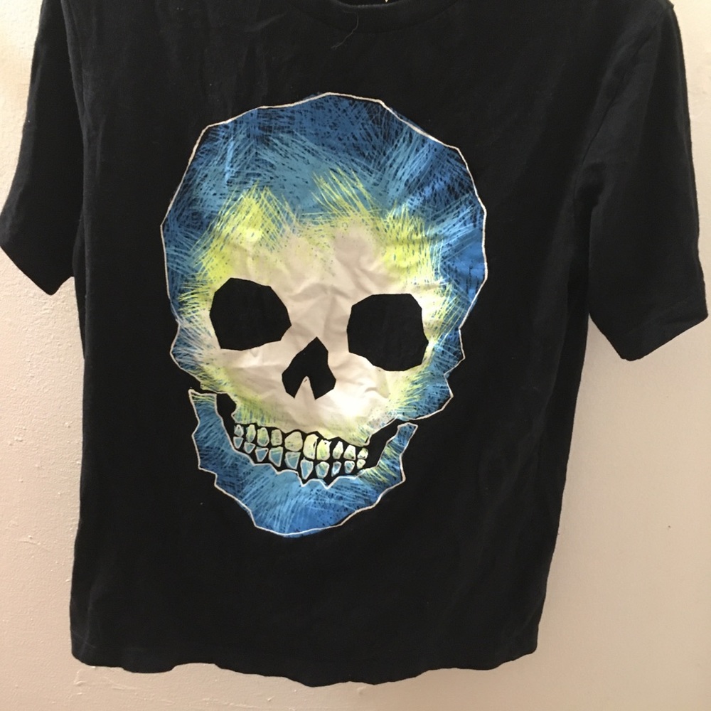 Xl black tshirt gender neutral skull. Finest quality place